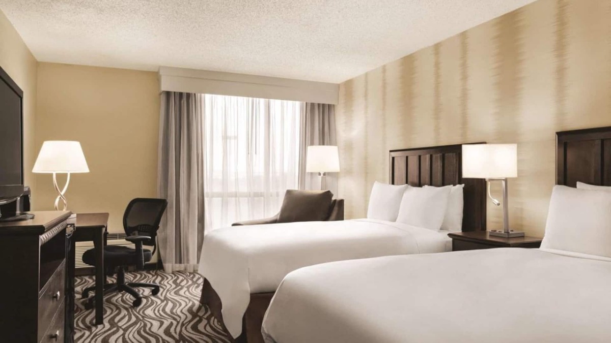 Fort Worth Hotel | Look No Further! Indoor Pool, On-Site Restaurant and Bar, Free Parking