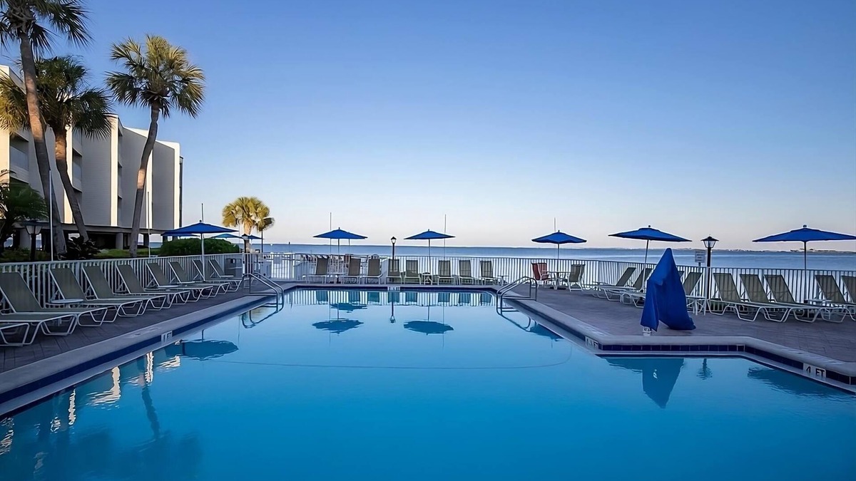 Rocky Point Hotel | Look No Further! Kitchen, Outdoor Pool, Parking, Near Tampa Bay History Center!