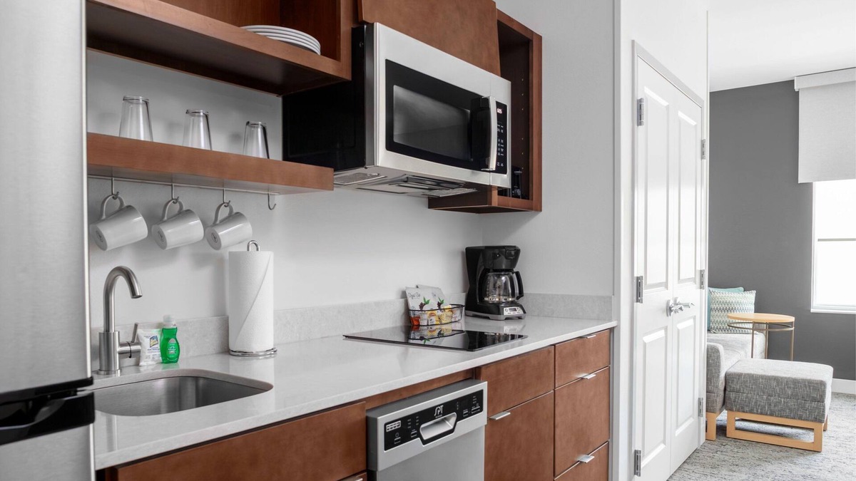 Clearwater Hotel | Look No More! 2 Pet-friendly Units, Free Breakfast, Outdoor Pool, Free Parking