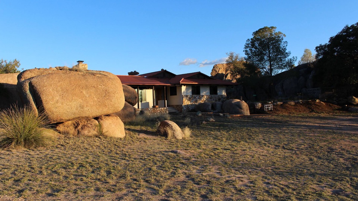 Dragoon House | Looking for a place beyond the ordinary in Arizona.