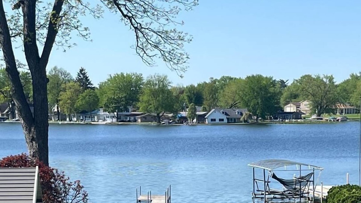 Syracuse House | Looking for an affordable stay on the lake? Enjoy the lake life at Dewart Blue!!