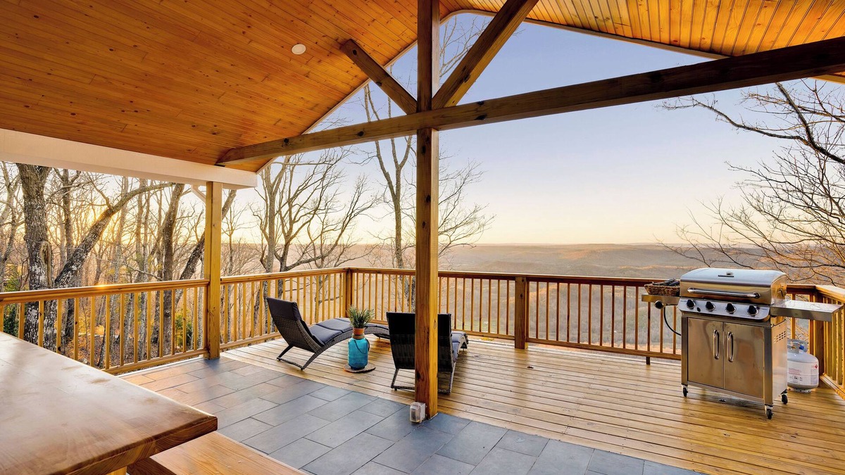 Lookout Mountain House | Lookout Mountain VIEWS Spacious 5-bedroom house on west brow