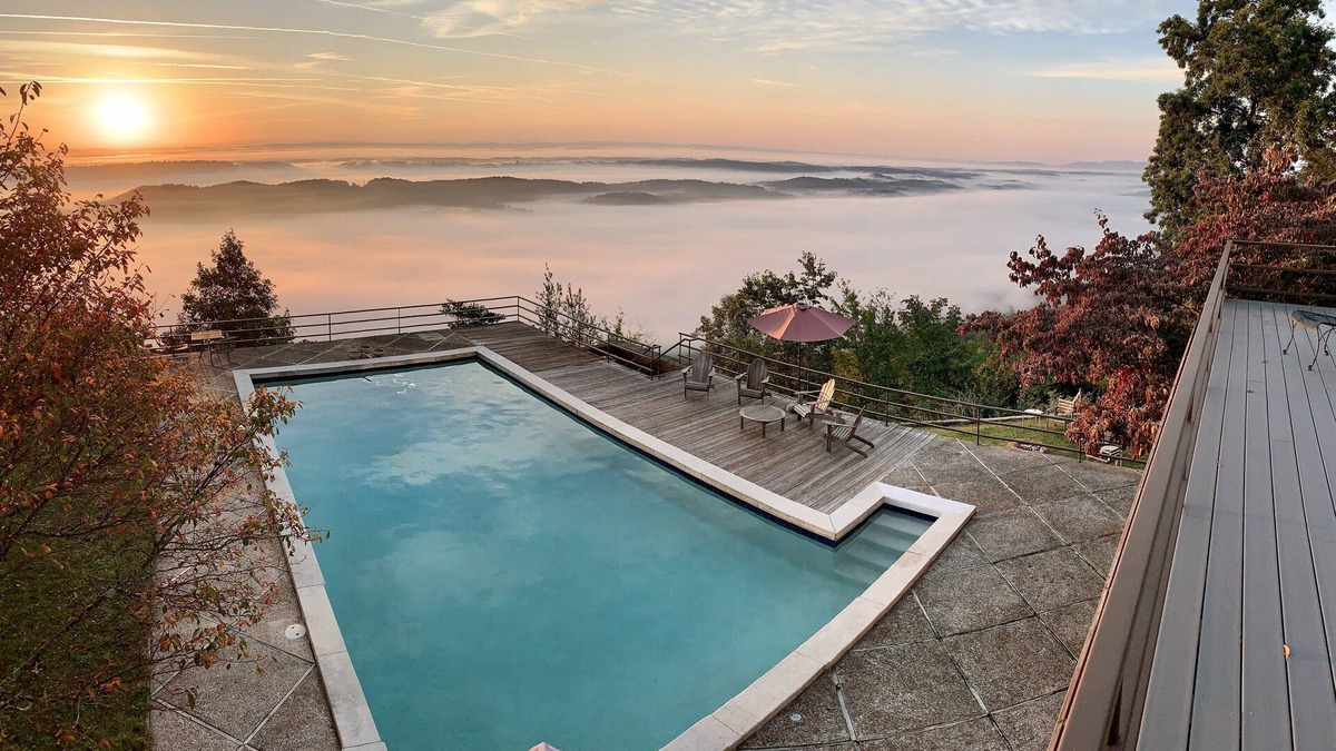 Lookout Mountain House | Lookout Mountain Retro Pad - mountain home getaway