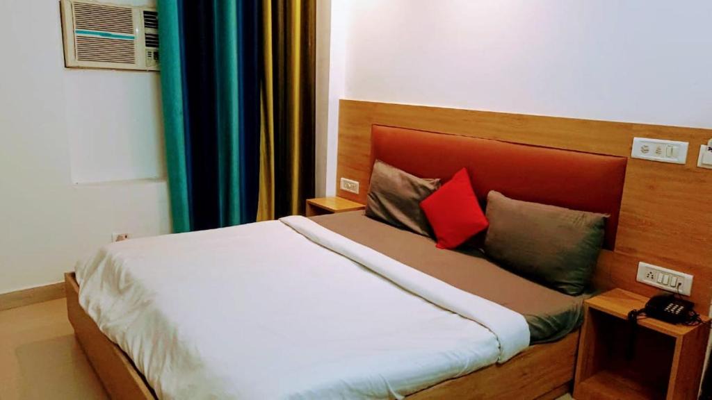 Mahipalpur Hotel | Loomstay by arrivalstay