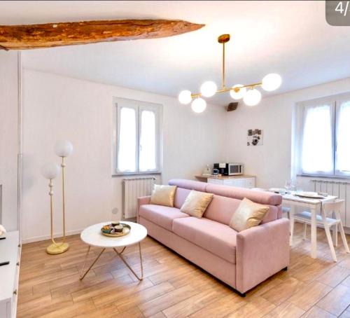 Albate Apartment | Lora flowers Suite, free parking,self check in, 5