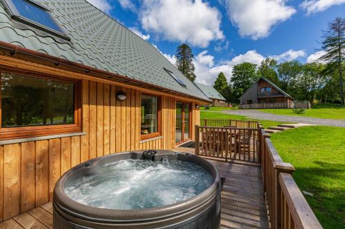 Newton Stewart Ski Chalet | Lord Galloway 39 with Hot Tub