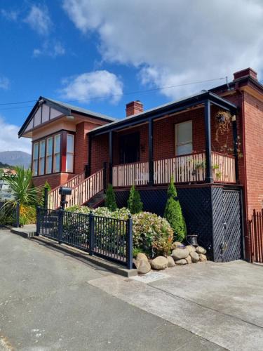 Sandy Bay Apartment | Lords Rest Apartment - Private and Central with Free Parking and Great WIFI