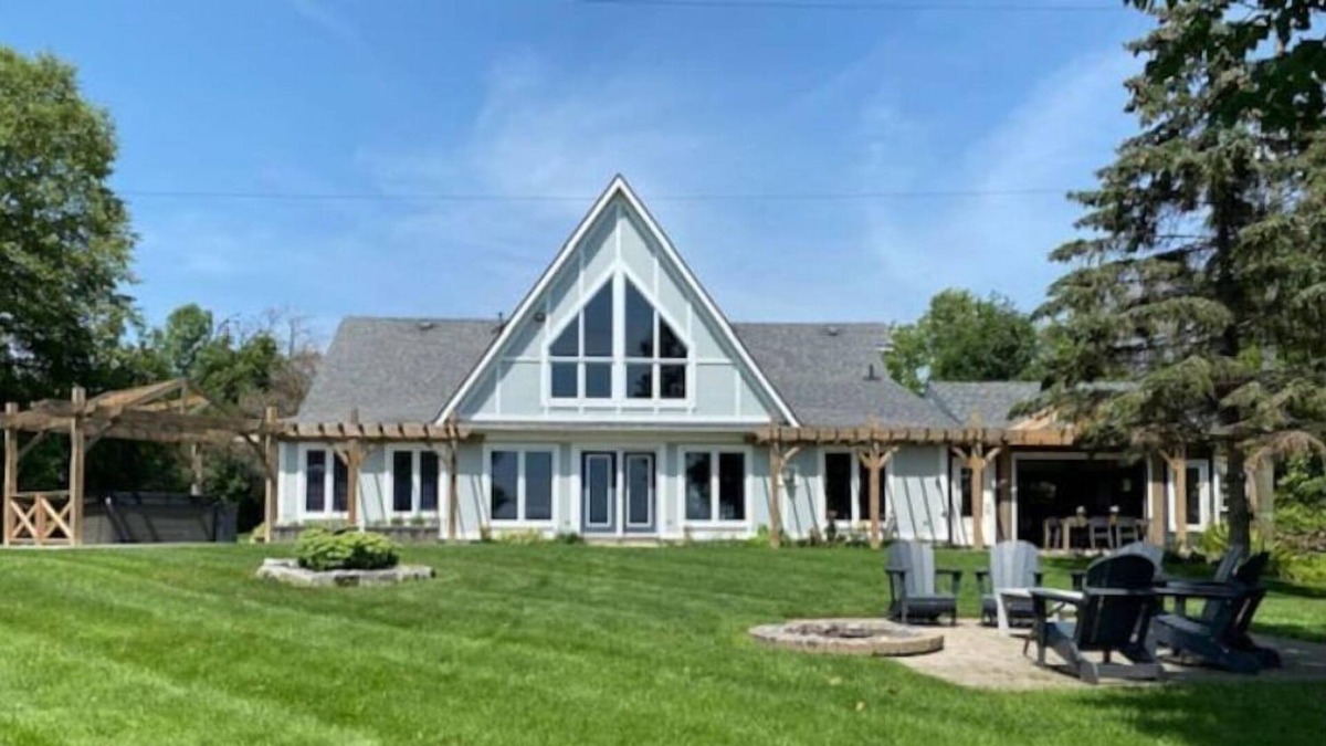 Dunnville House | Loremar Lakehouse!