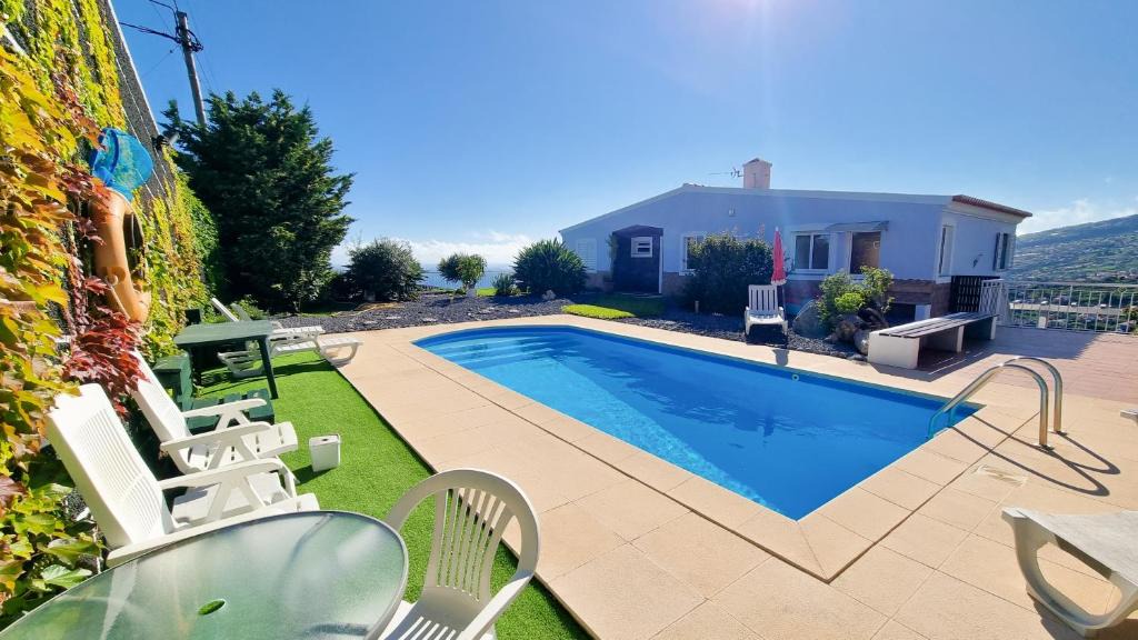 Calheta House | Loreto Rose, Panoramic Ocean and Mountain View