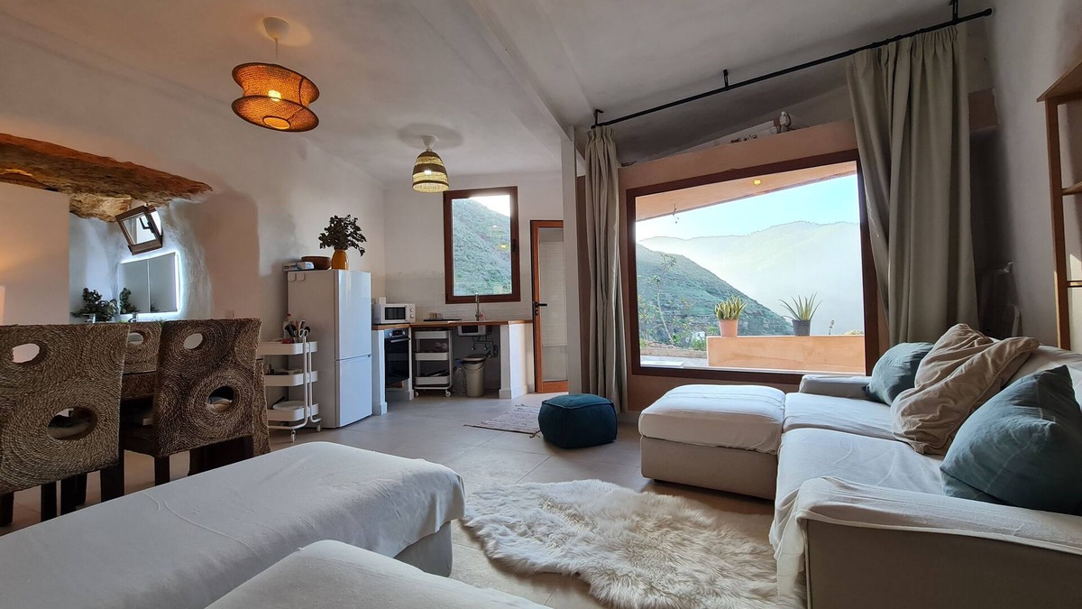 Agaete Cottage | Los Andenes Falcon (cave house in the surroundings of Risco Caido, UNESCO heritage)