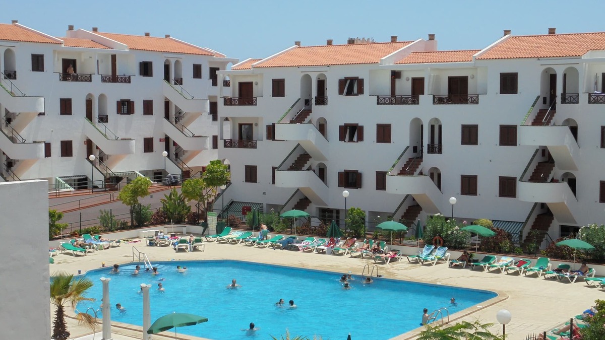 Los Cristianos Apartment | Los Cristianos, 1 bedroom apartment, 2-4 people, swimming pool, 300 m from the sea