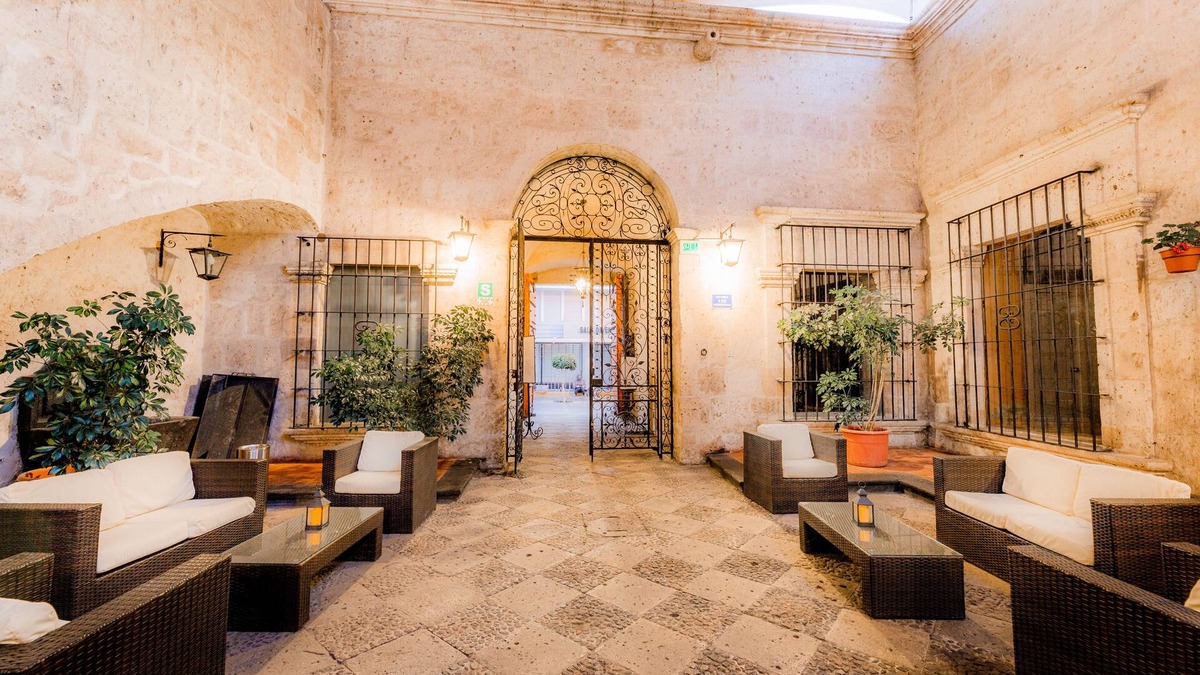 Historical Center Hotel | Los Tambos - Colonial