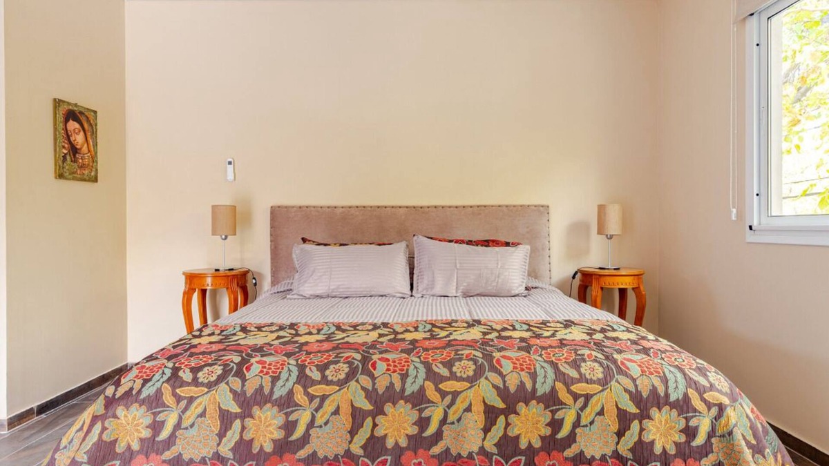 Historic Center House | Los Tulipanes House