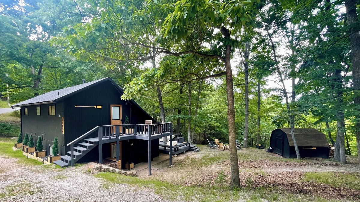 Lost Bridge Village Cottage | LOST CAVE COTTAGE. Easy boat parking, BoHo decor, tons of deck space, and a CAVE