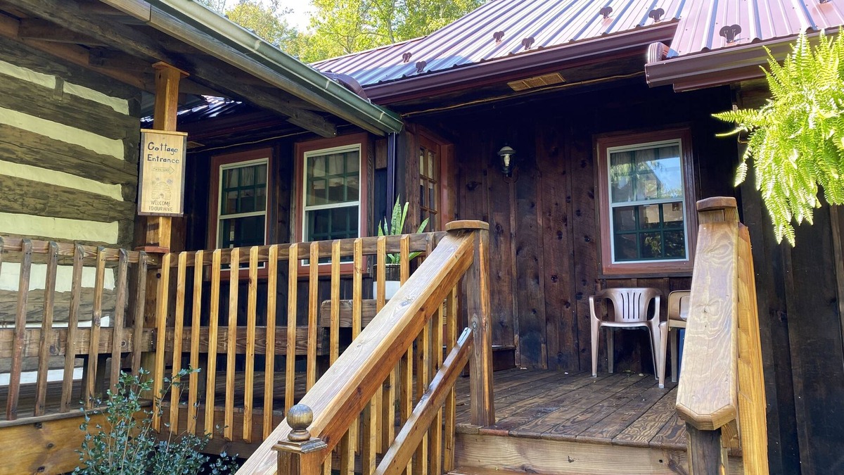 Spring Mills Cottage | Lost Dutchman Retreat Cottage