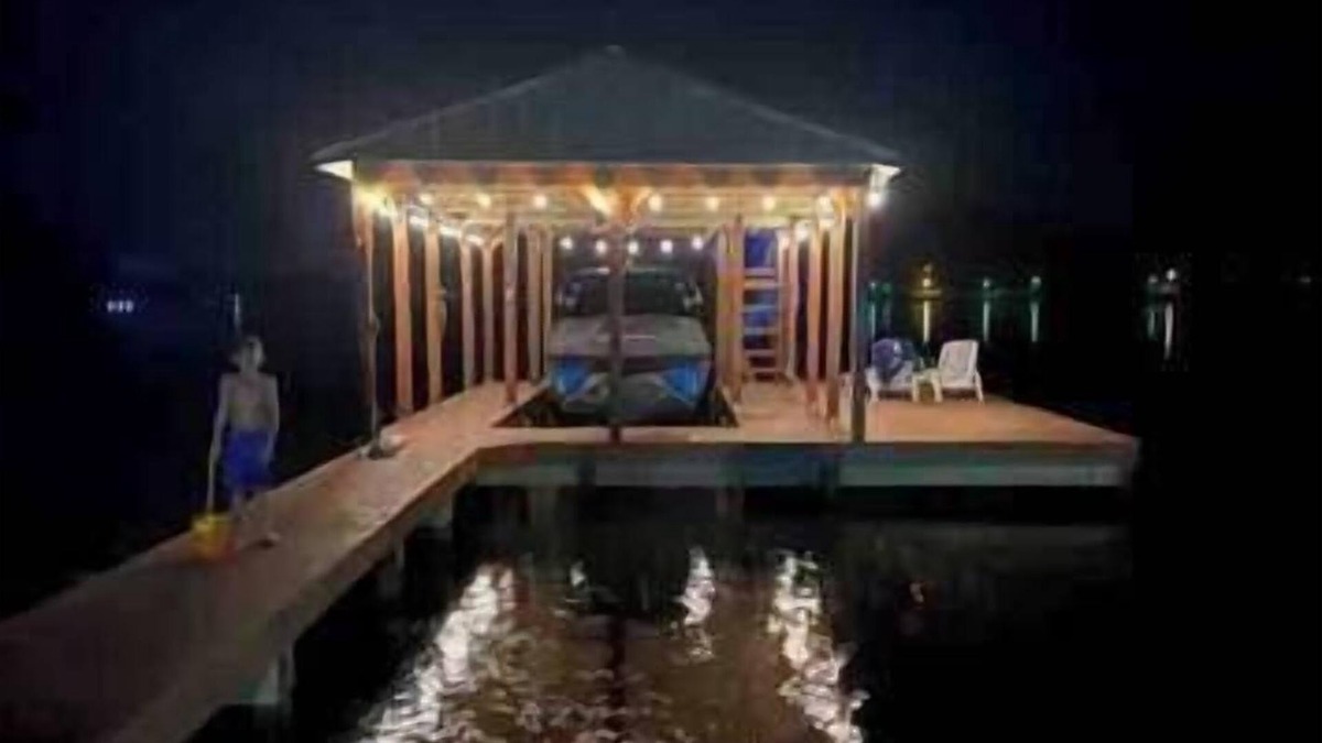 Lone Star House | Lost Pines Lake House * WITH HOT TUB*