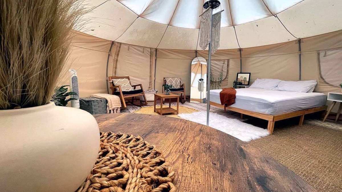 Lyndon Station RV Rental | Lotus Belle