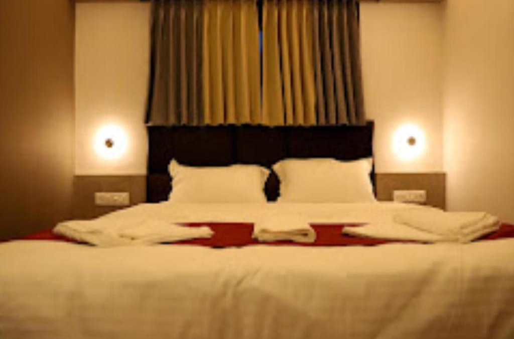 Kankavali Hotel | LOTUS LODGE Kalmath