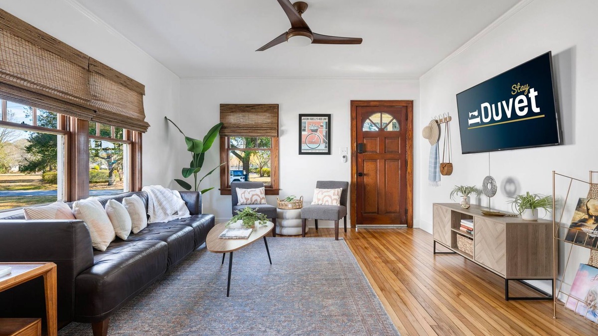 North Charleston House | Lotus Petal: Tranquil Space in Park Circle