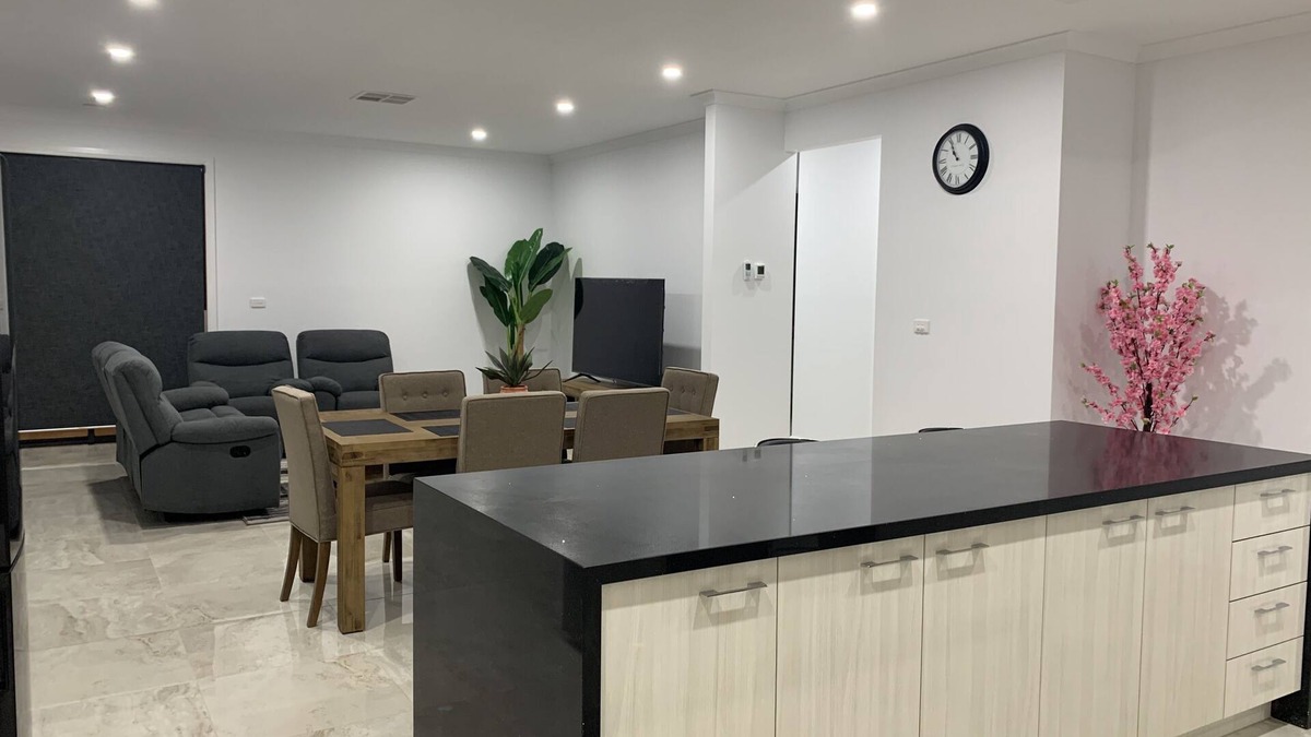 Mickleham House | LOTUS VILLA FREE WI-FI - CLOSE TO THE AIRPORT