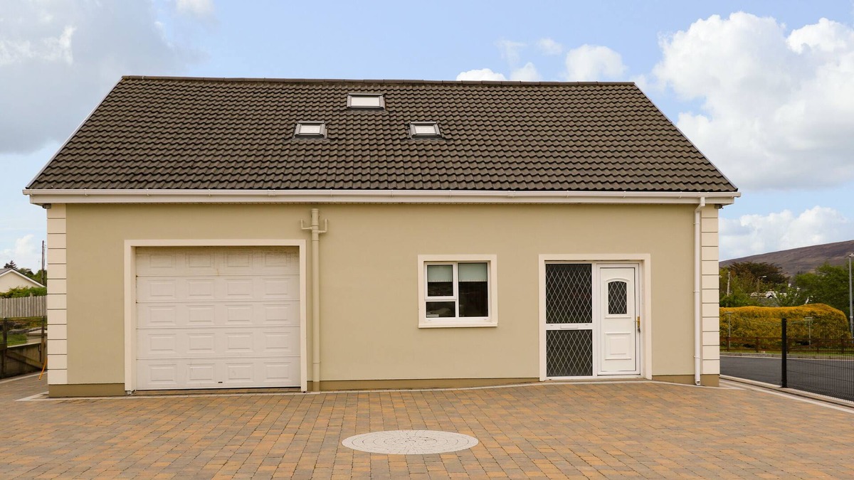 Loughanure House | LOUGHANURE LAKE VIEW, pet friendly in Loughanure, County Donegal