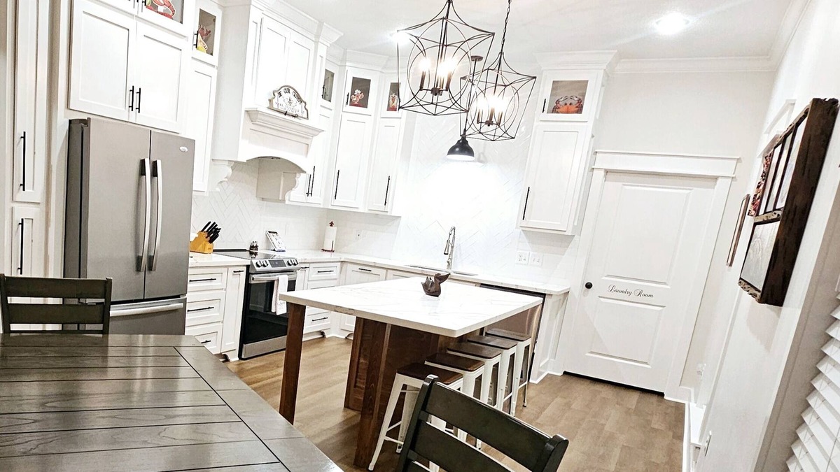 Lake Charles House | LOUISIANA XL LUXURY 5BR RETREAT WITH POOL & MUCH MORE NEAR CASINOS