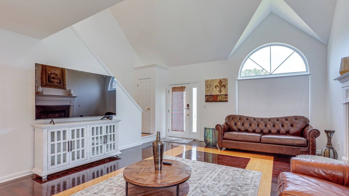 Buechel House | Louisville Vacation Rental ~ 13 Mi to Downtown!