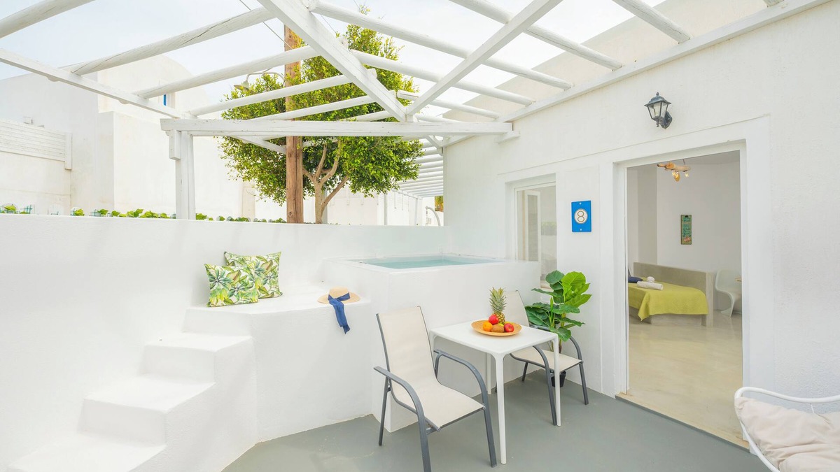 Perissa Apartment | Loukas & Emma "Studio with hot tub"