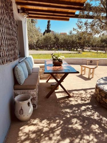 East Mani Apartment | LOURA MANI'S 1
