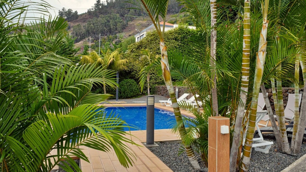 Arco da Calheta Cottage | Loureiros Cottage, a Home in Madeira