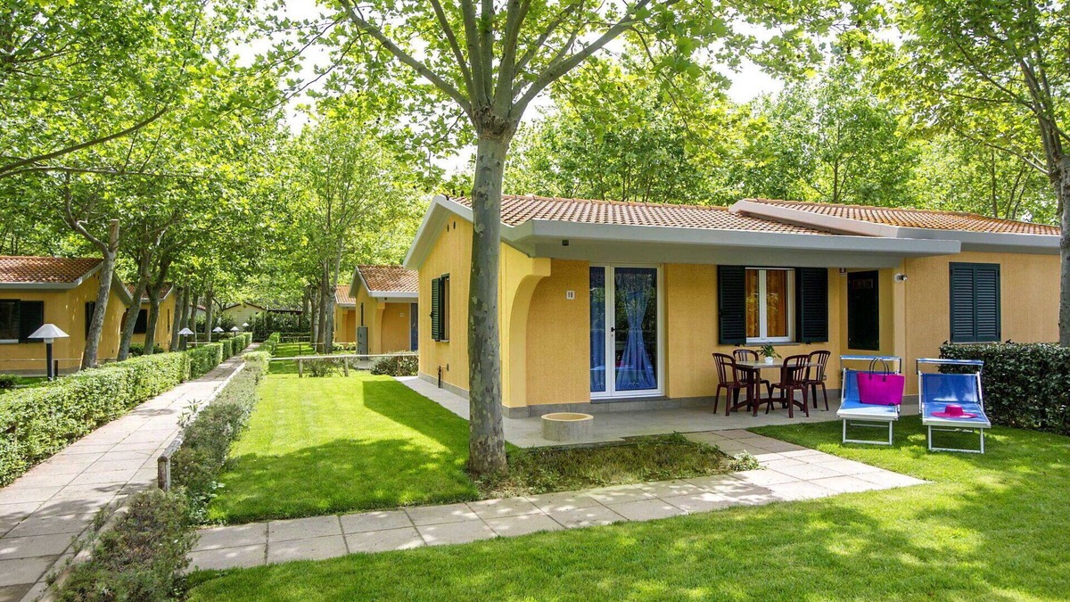 Le Rocchette House | Lovely apartment in villa for 3 people with A/C, WIFI, pool, TV and patio