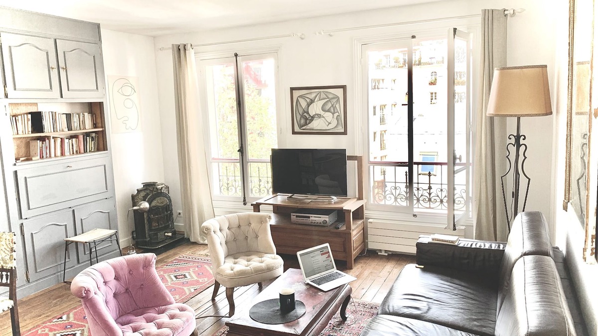 Belleville Apartment | Love Nest In Paris quiet & Good Light Sun