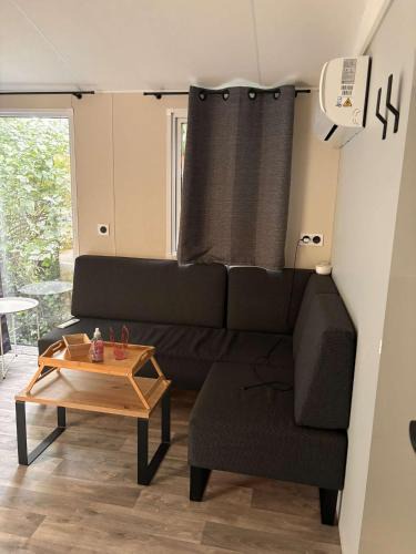 Henonville Ski Chalet | Love room