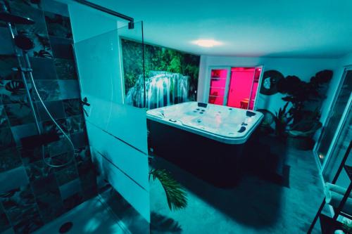 Aubers Bed & Breakfast | Love room L'écrin tropical