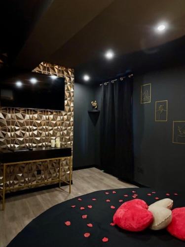 Limoux Apartment | Love Room L'instanté - "Suite L'intense"