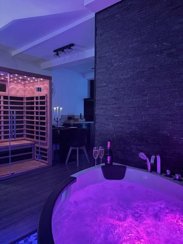 Limoux Apartment | Love Room L'instanté - Suite "L'élégante"