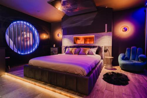 Orleans Apartment | Love Room Les Private Places - Lit King Size et Jacuzzi Privé