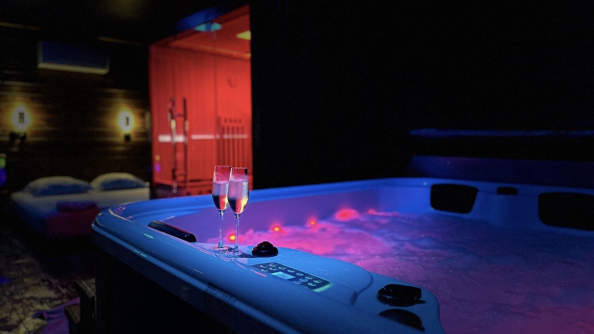 Moyen-Vernet Apartment | Love Room & Spa Privatif-Suite-Romantic-Whirlpool bath-No view