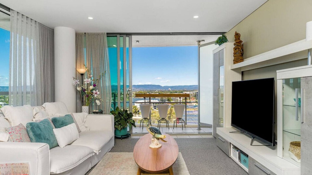 Surfers Paradise Apartment | Lovely 1 Bed apartment with stunning views & pool