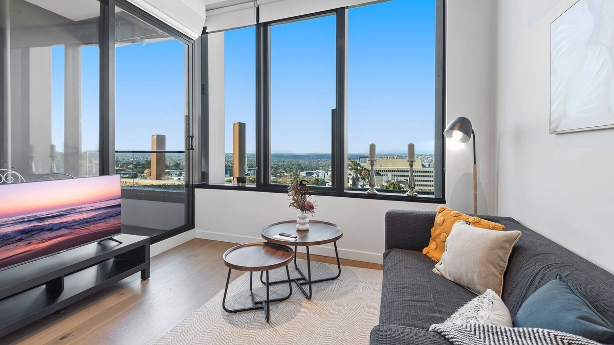 Heidelberg Heights Apartment | Lovely 1-Bed Pad with Balcony, Gym & Pool