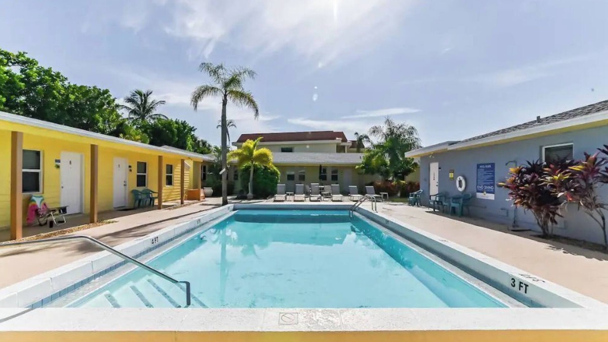 Singer Island Apartment | Lovely 1 Bedroom Steps from the Beach