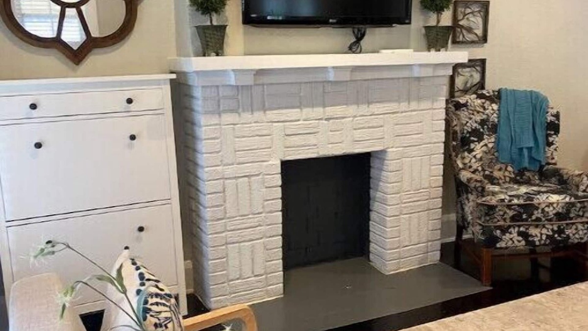 Dixieland Condo | Lovely 1 bedroom condo. With its own driveway