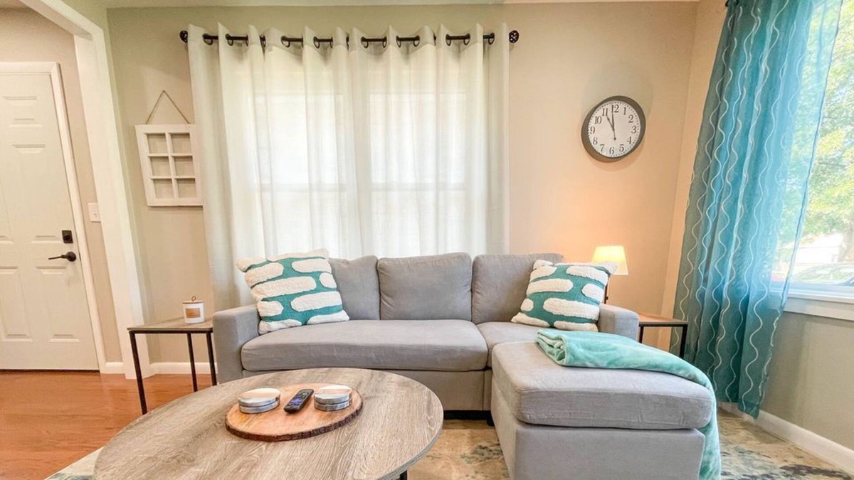 Sapulpa Condo | Lovely 1 Bedroom Duplex with King Bed