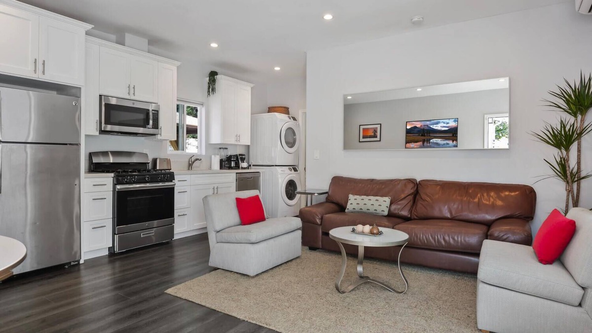 North Hollywood Cottage | Lovely 1 Bedroom House Near Universal & N. Hollywood