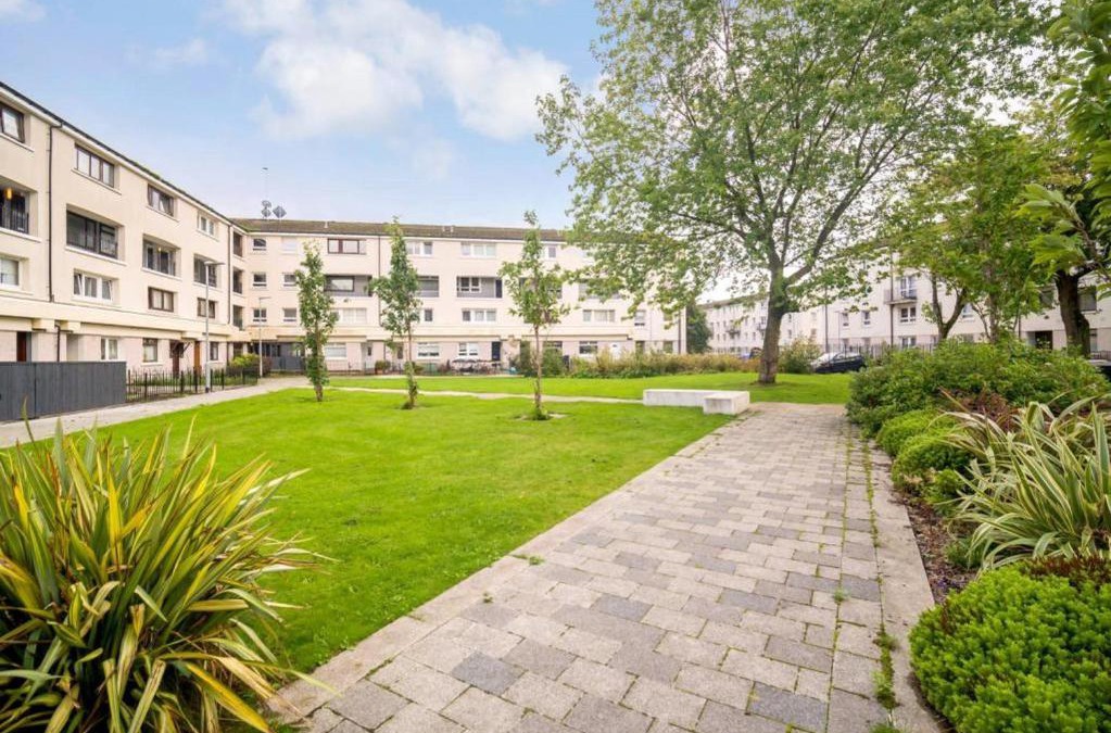 North West Apartment | Lovely 1-bedroom property with balcony in West end