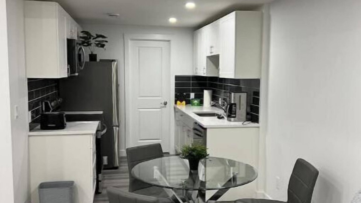 Calgary House | Lovely 1 bedroom Suite