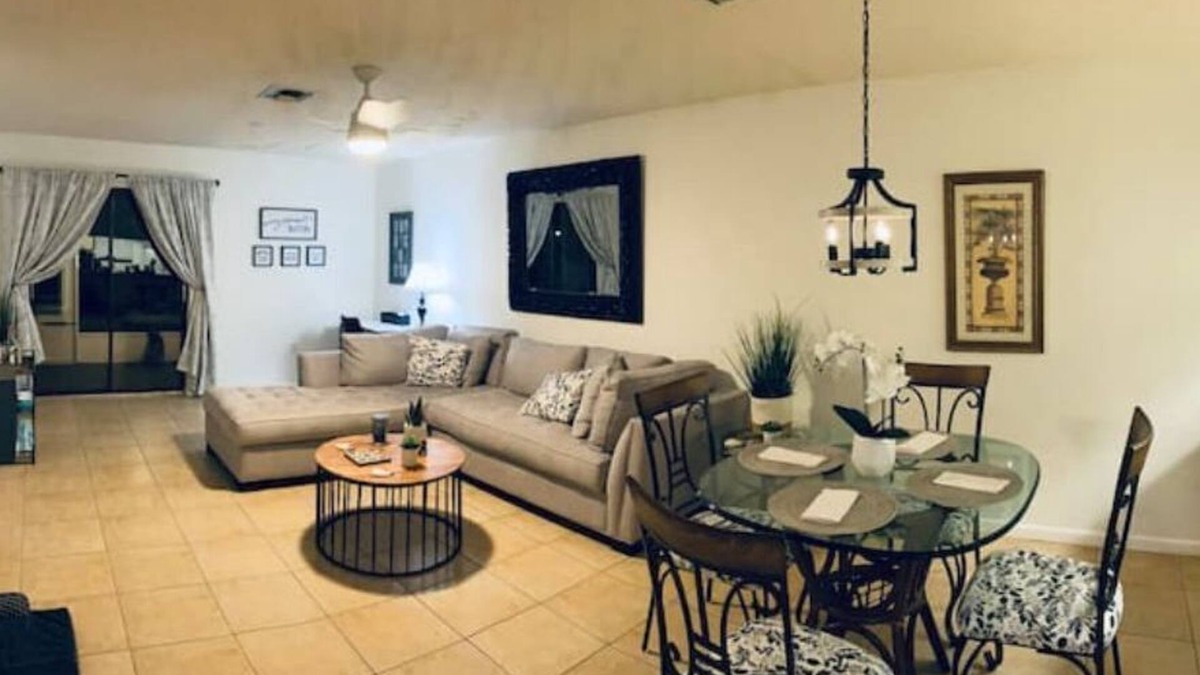 Sun 'N Lake Apartment | Lovely 1 bedroom unit with pool