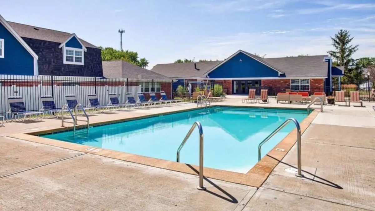 Zionsville Apartment | Lovely 1 BR, 2 Beds Apartment with Pool, Sleeps 4
