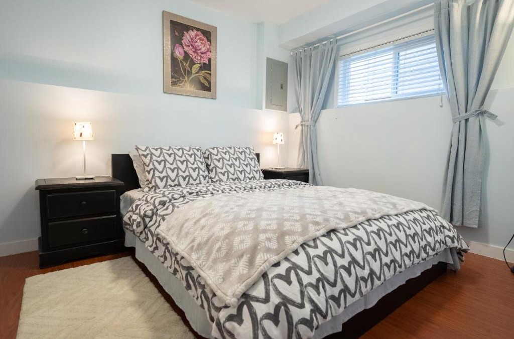 Uptown Villa | Lovely 1BR Secondary suite with Separate entrance