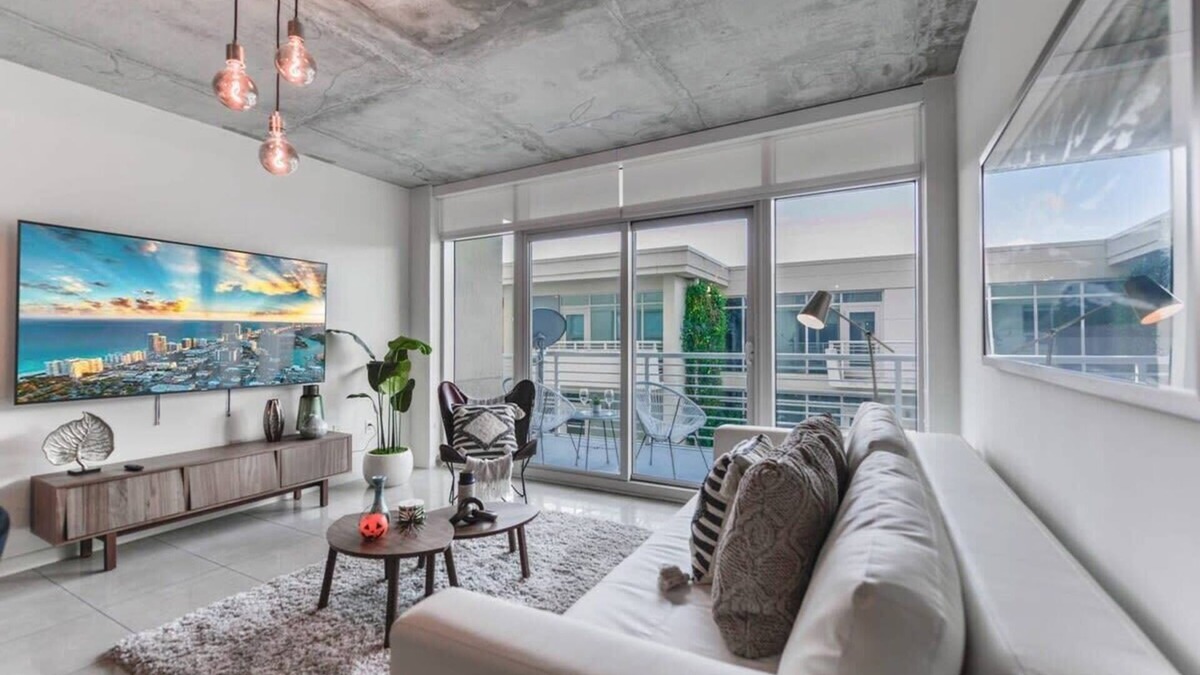 Midtown Apartment | Lovely 2/2 Condo At Midtown Miami with pool